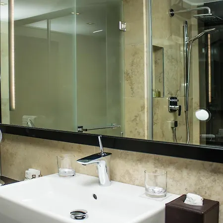 11 Mirrors Design