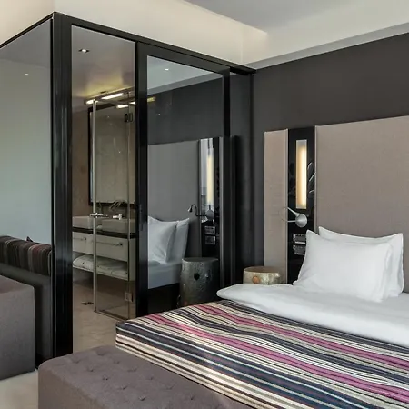 11 Mirrors Design