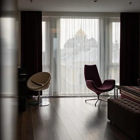 11 Mirrors Design