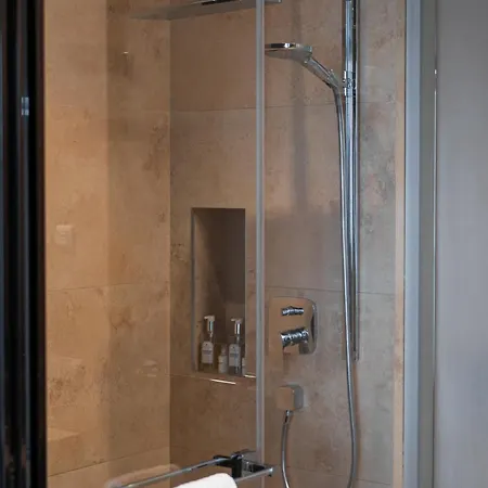 Hotel 11 Mirrors Design